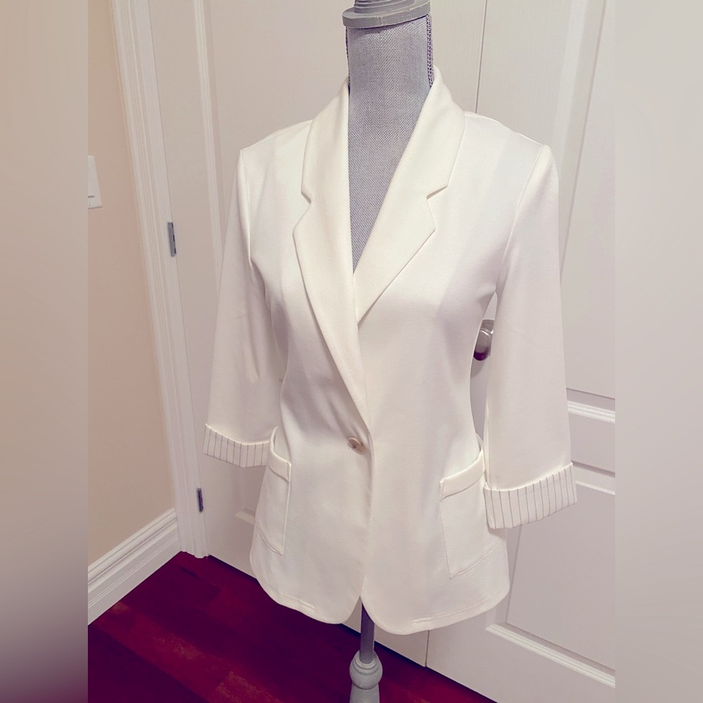 Suzy Shier White Blazer M - NWOT